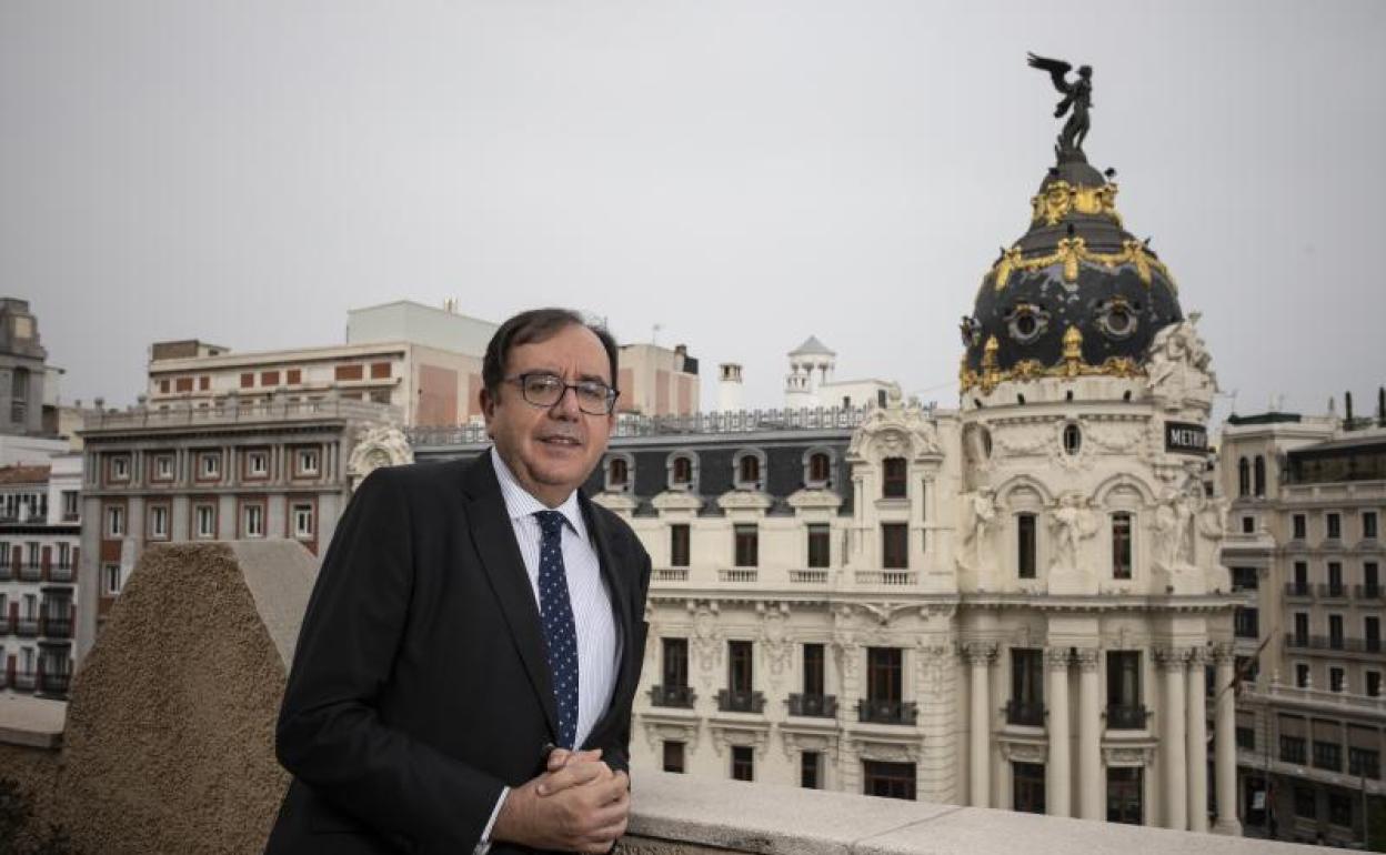 Ángel Luis Ortiz, secretario general de Instituciones Penitenciarias, en la terraza del edificio de la institución, en la Gran Vía de Madrid 