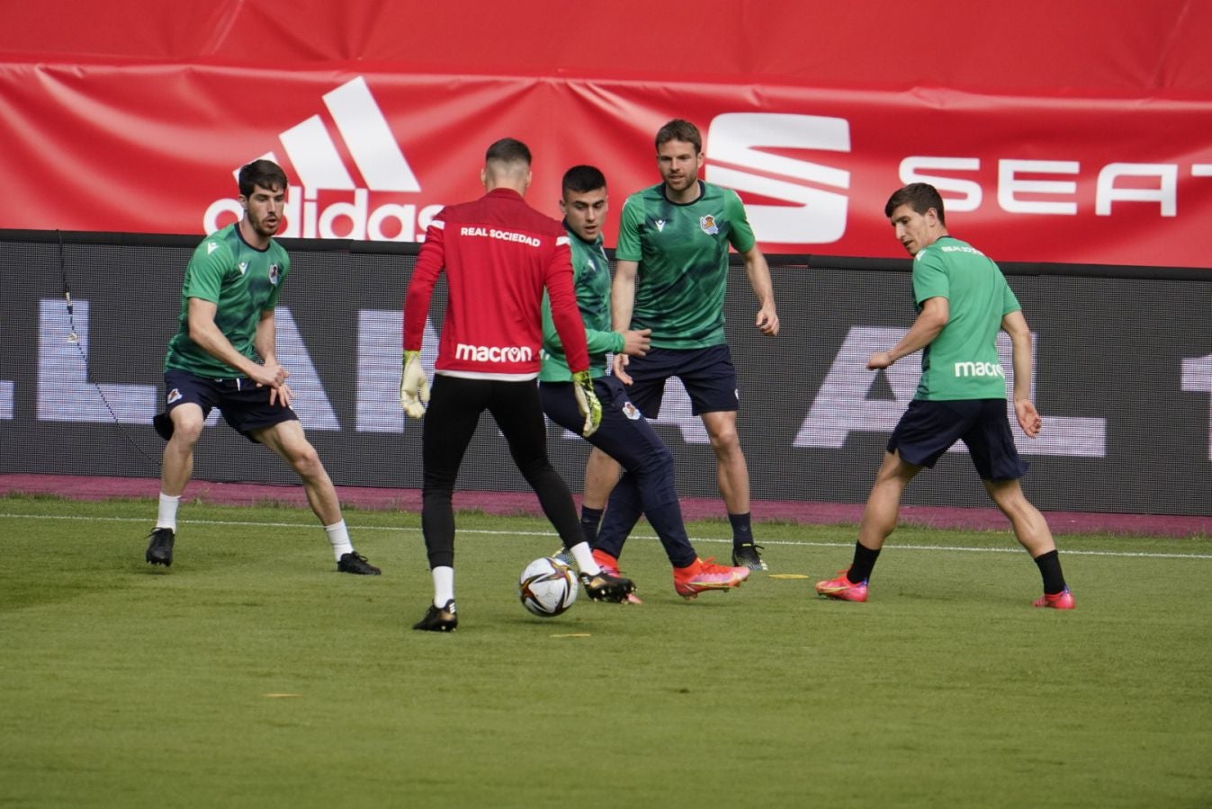 Los jugadores de Imanol Alguacil han tenido una primera toma de contacto con la sede de la final de la Copa del Rey