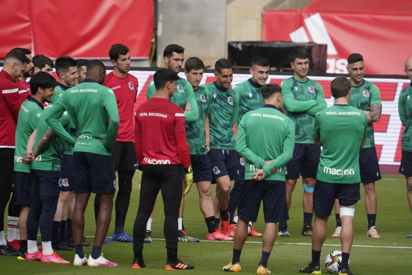 Los jugadores de Imanol Alguacil han tenido una primera toma de contacto con la sede de la final de la Copa del Rey