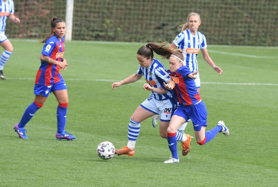 Las azulgranas han frenado la buena racha de las txuri-urdin este mediodía en Zubieta.