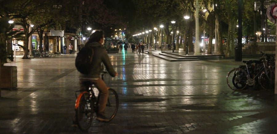 Las calles de Donostia estaban vacías antes del toque de queda. Todo el mundo en casa para ver la final de la Copa