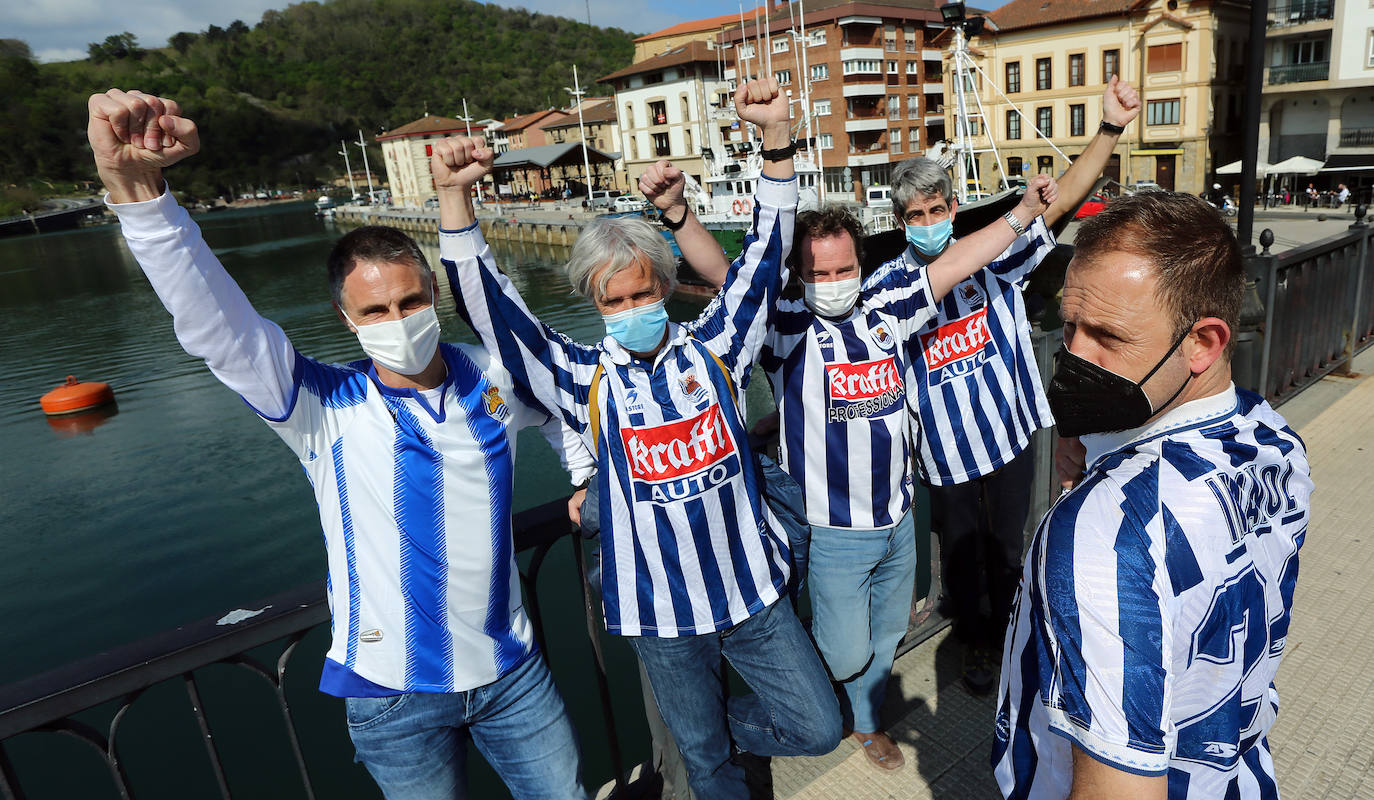El domingo es txuri-urdin en Donostia.