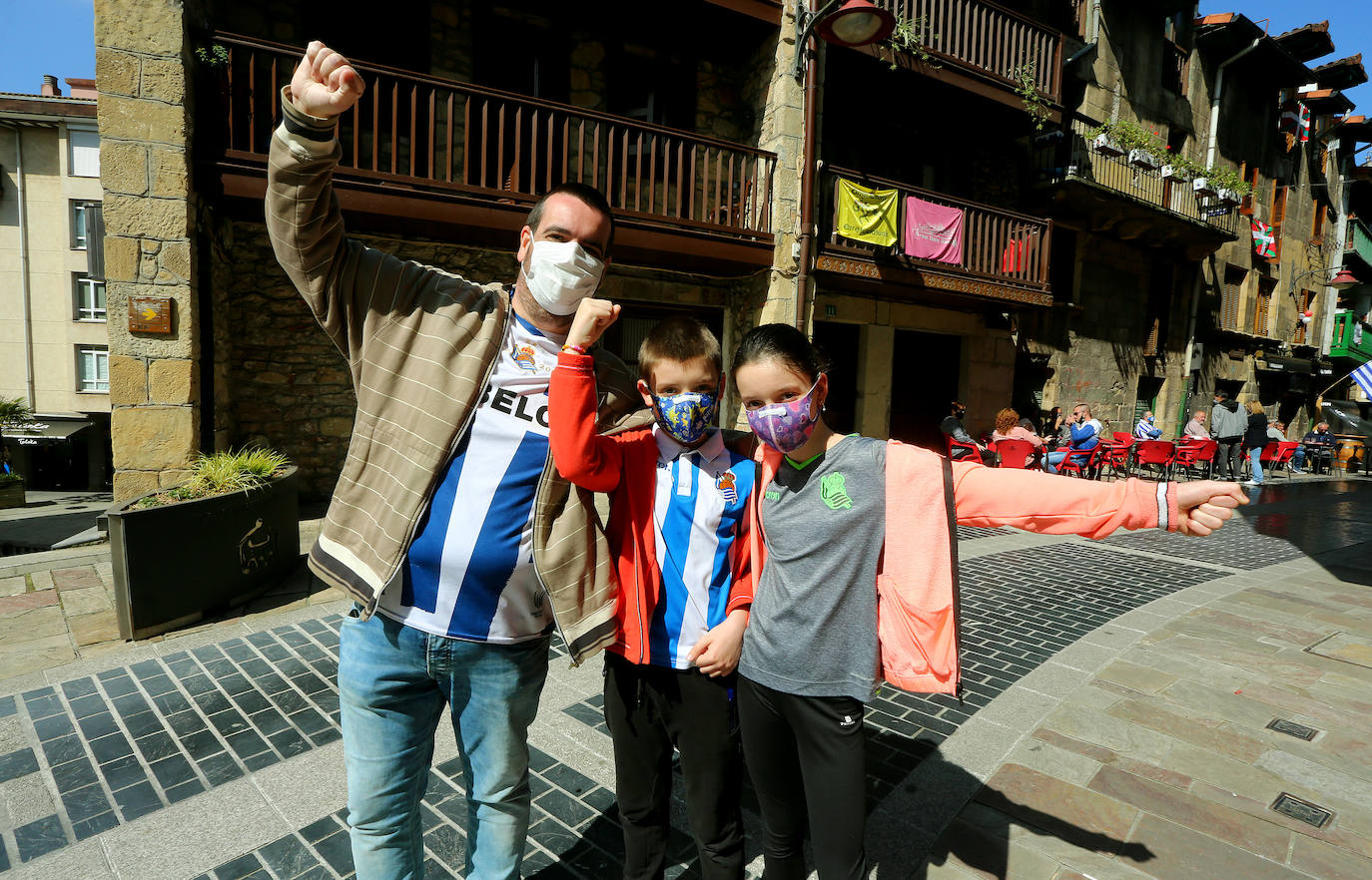El domingo es txuri-urdin en Donostia.