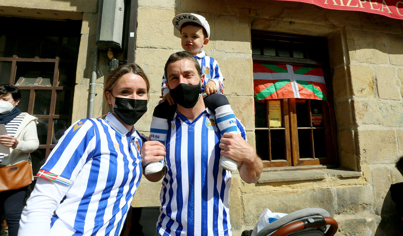 El domingo es txuri-urdin en Donostia.