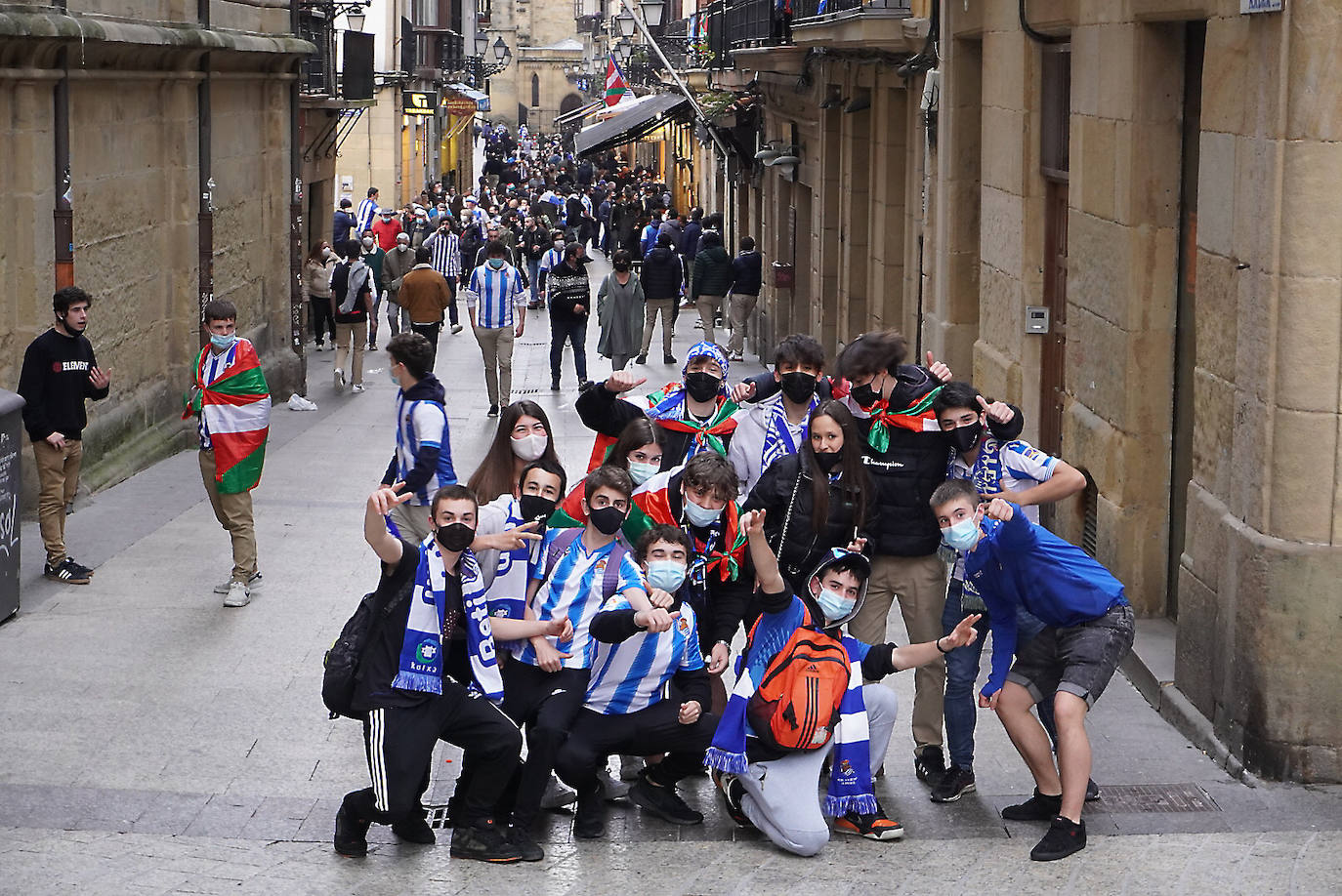 El domingo es txuri-urdin en Donostia.