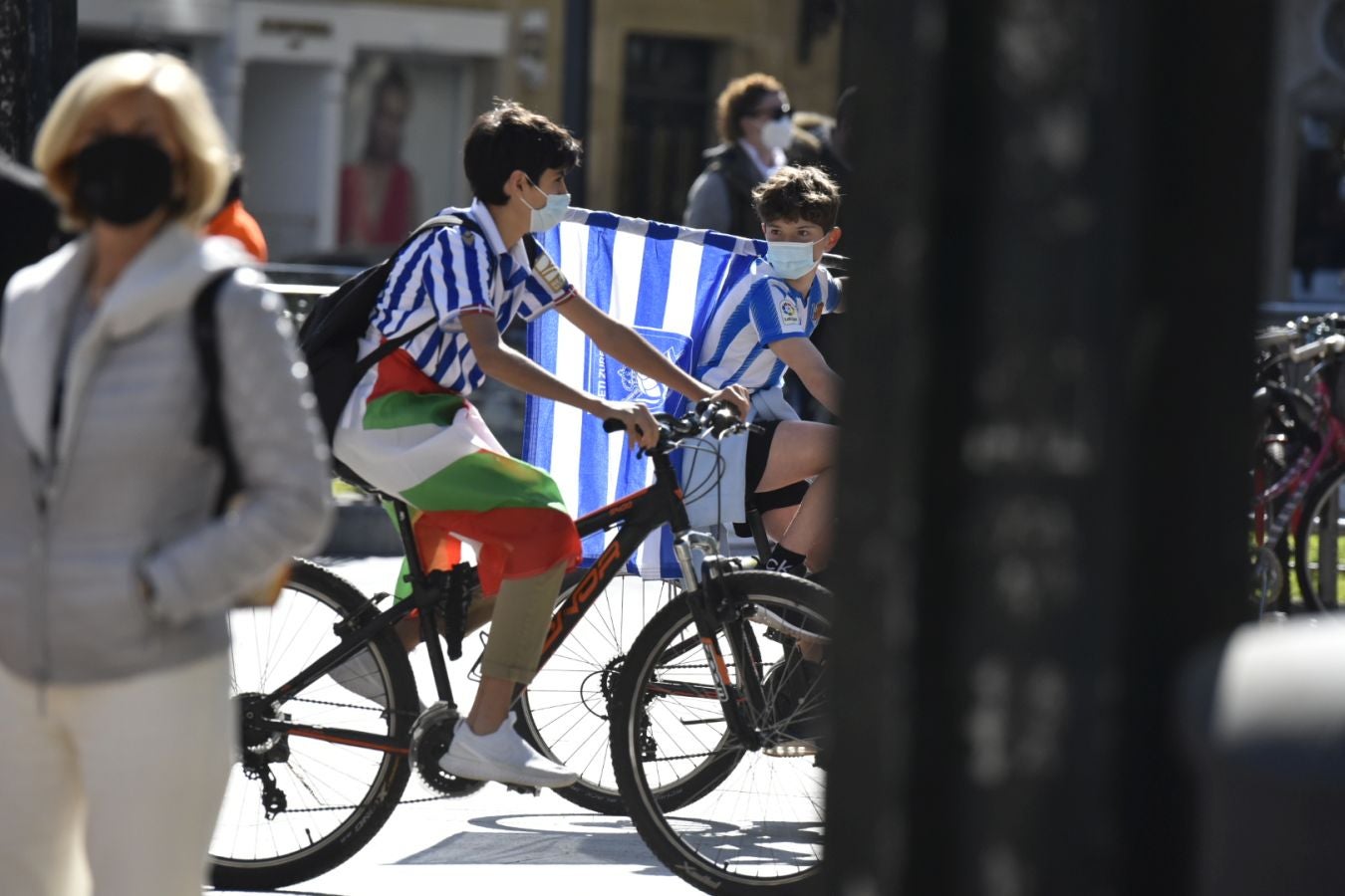 El domingo es txuri-urdin en Donostia.
