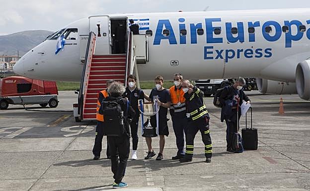 Galería. La llegada de los jugadores de la Real a Hondarribia.