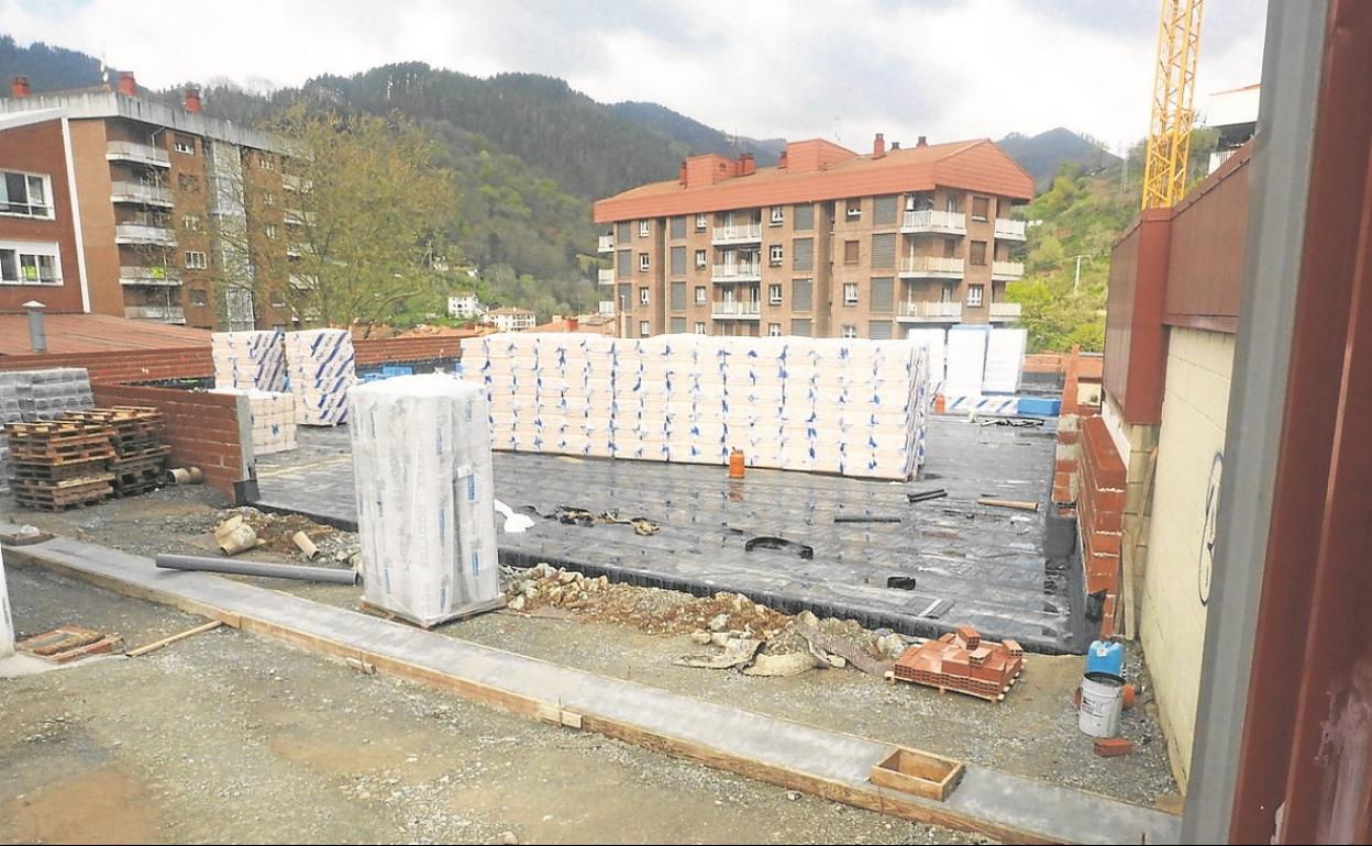 El cierre está motivado por las obras de ampliación de Olaizaga.