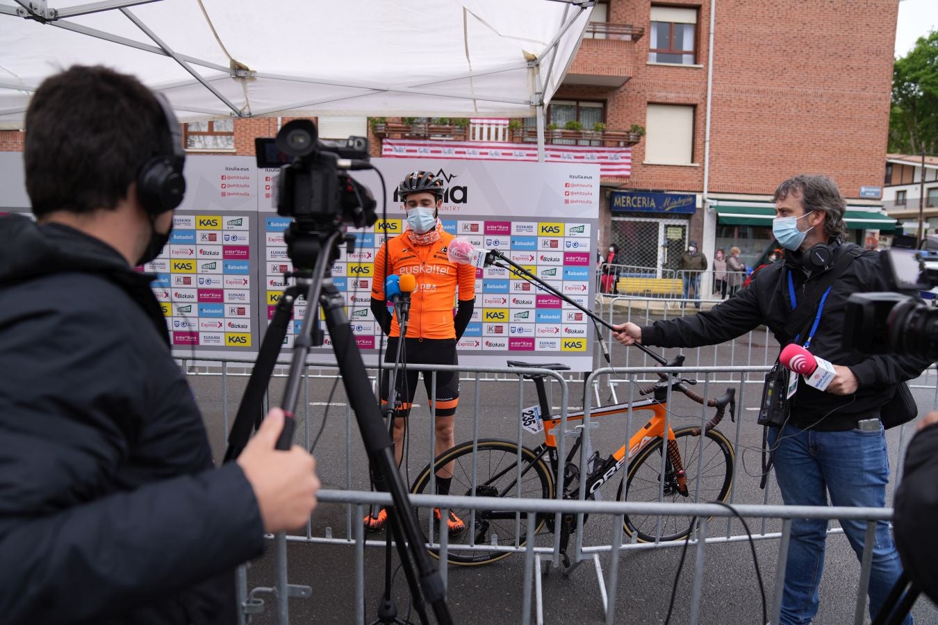 El ciclista ezkiotarra Alex Aranburu se ha llevado la segunda etapa de la Itzulia