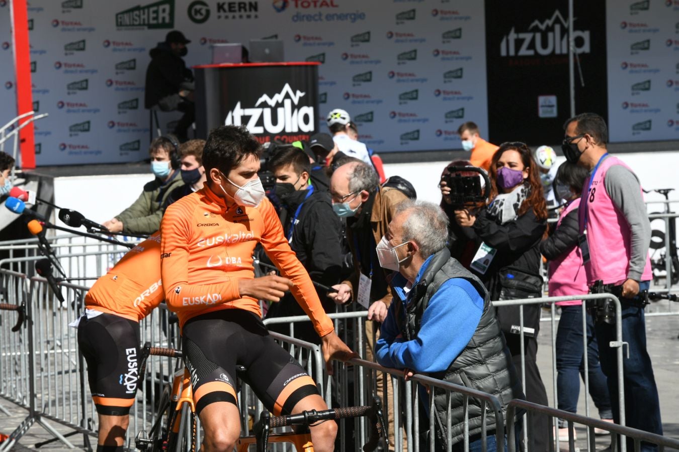 Tadej Pogacar ha sido el vencedor de la tercera etapa de la Itzulia tras la gran subida que ha protagonizado con Roglic