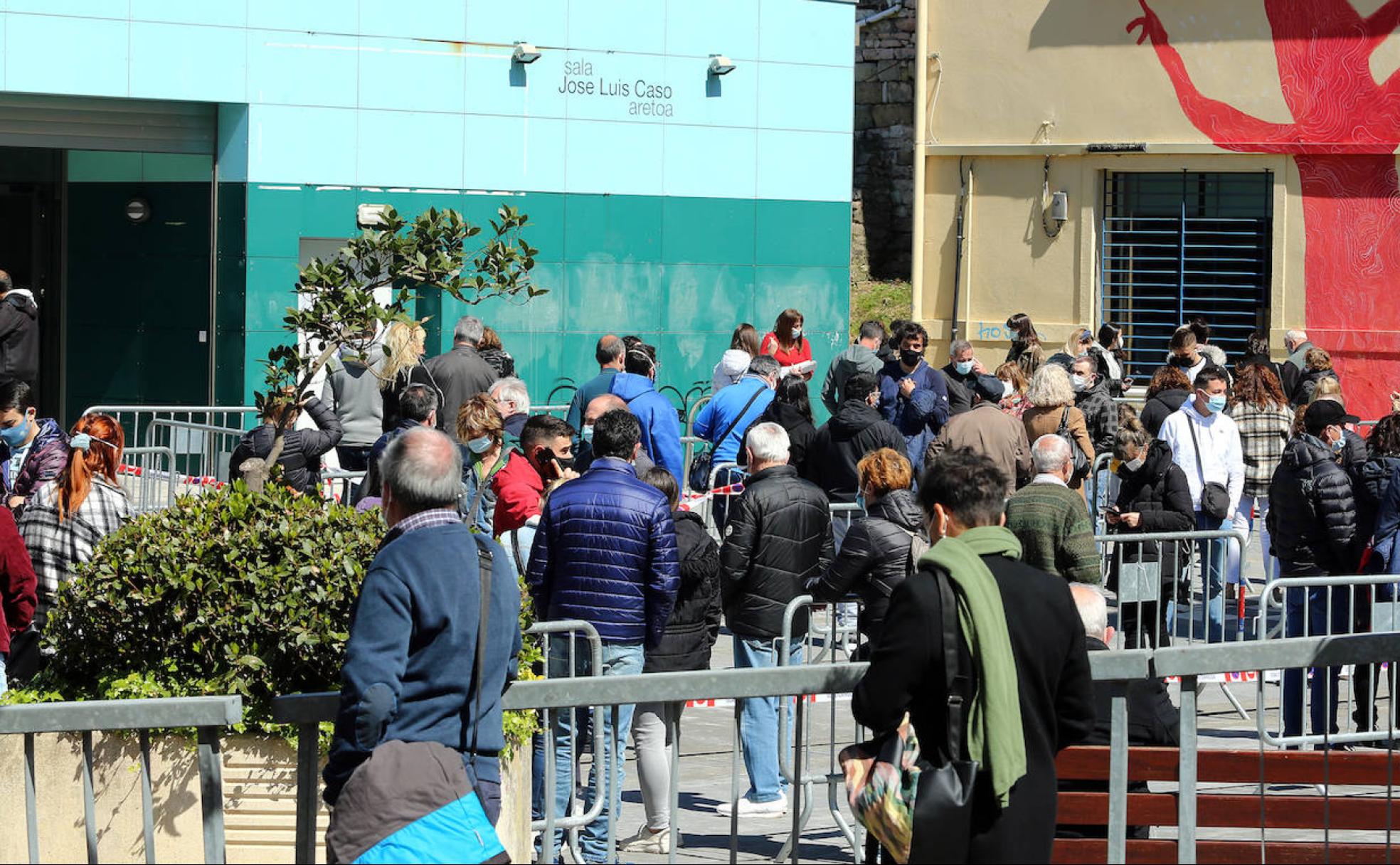 Coronavirus: La cifra de contagios despega en Euskadi con 920 positivos bajo el efecto Semana Santa