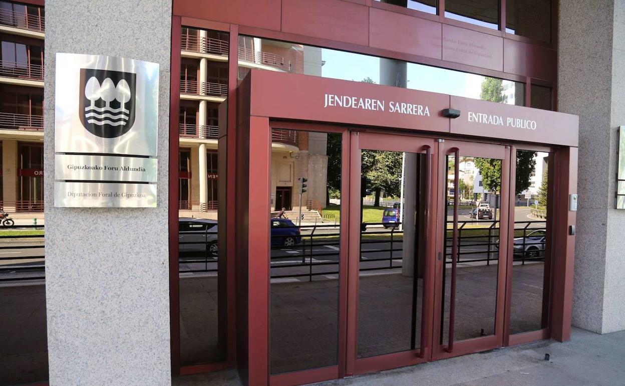 Exterior de la sede de la Hacienda foral. 