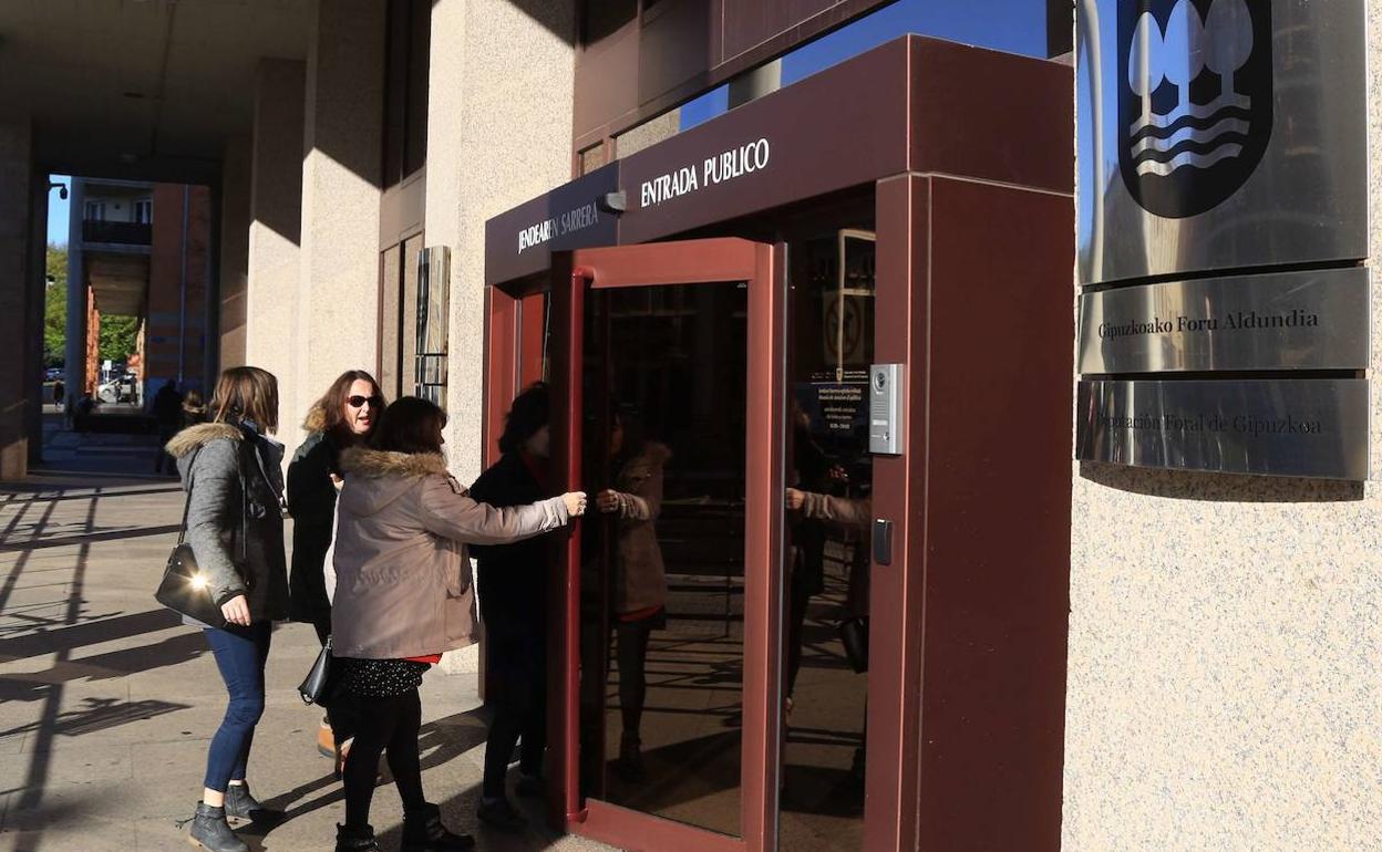 Exterior de la sede de la Hacienda foral. 