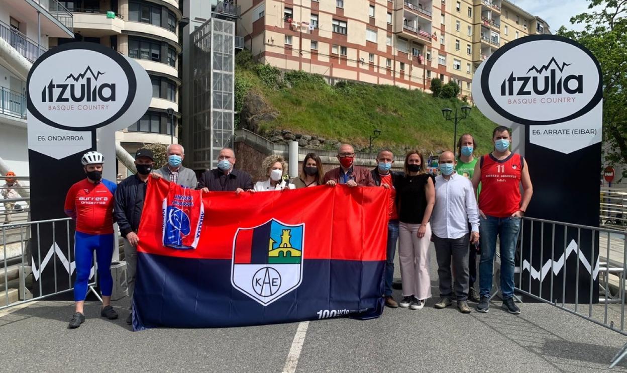 Representantes del Aurrera en la salidad de la Itzulia. 