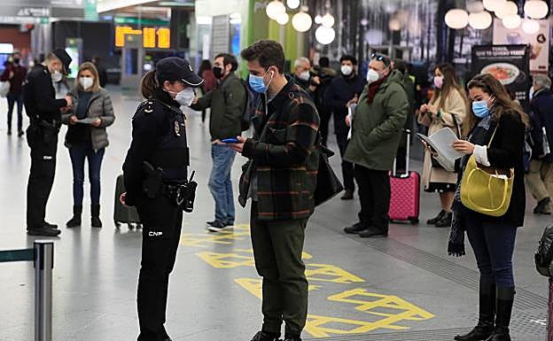 El 'pasaporte' europeo de vacunación no garantizará la libre movilidad por los países de la UE