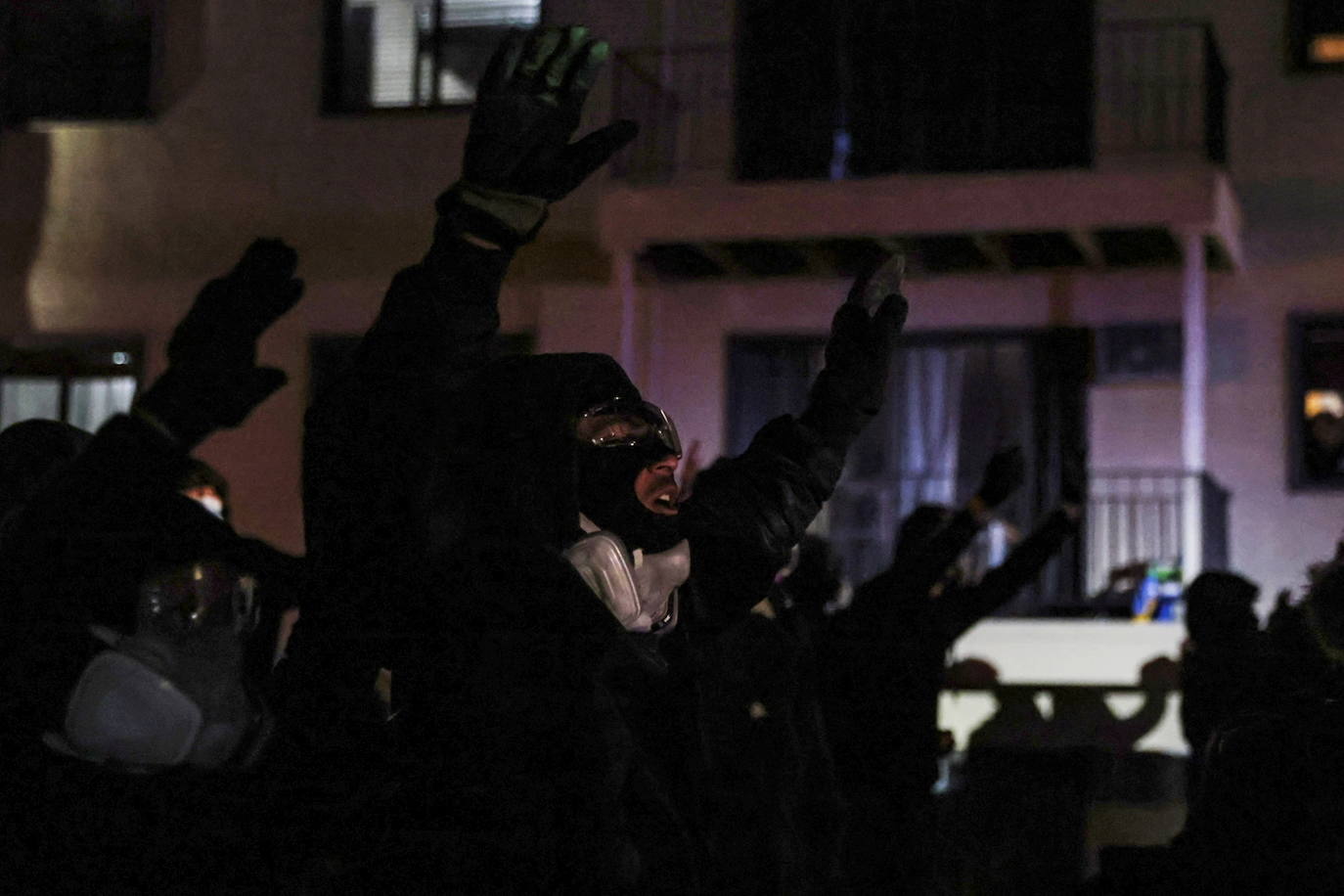 Minnesota moviliza la Guardia Nacional por protestas en Brooklyn Center por la muerte de un hombre negro en incidente con la policía. 