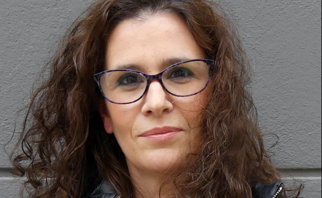 La urretxuarra Nuria Ramos Calvo publica su primera novela 'No me quedaré | El Vasco