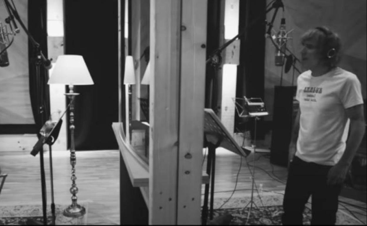 Descubre la firma guipuzcoana con la que Mikel Erentxun ha sorprendido en su nuevo 'single'