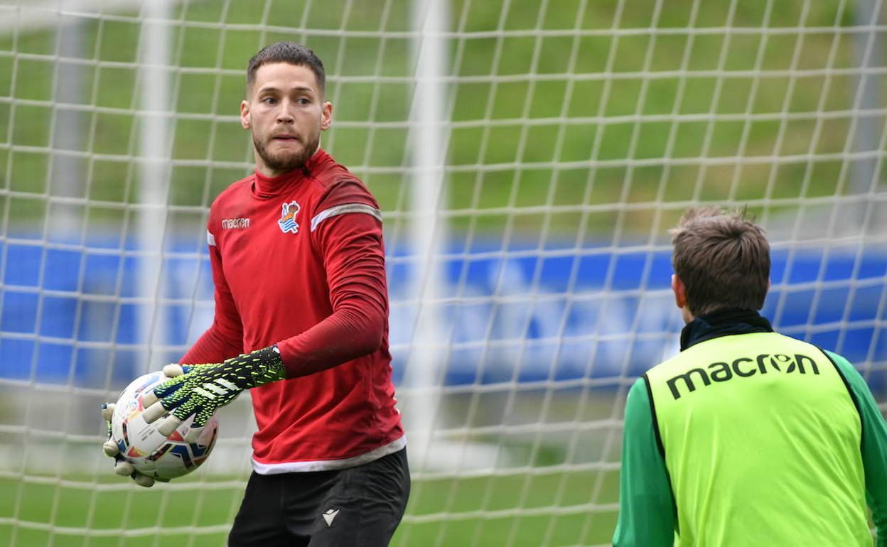 Remiro, en un entrenamiento. 