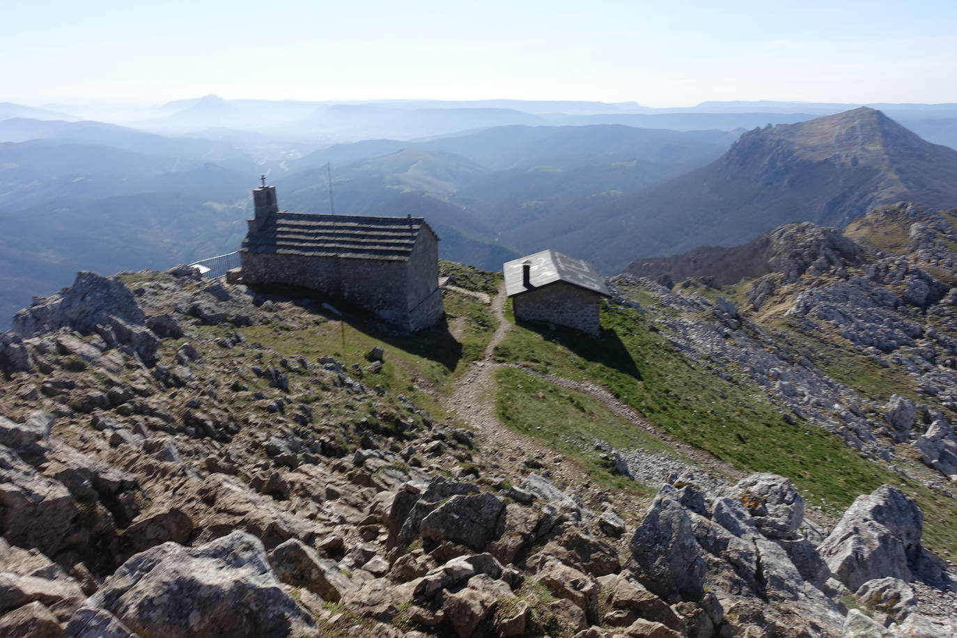 Recorrido por el Aizkorri hasta una de sus cimas, Aitxuri