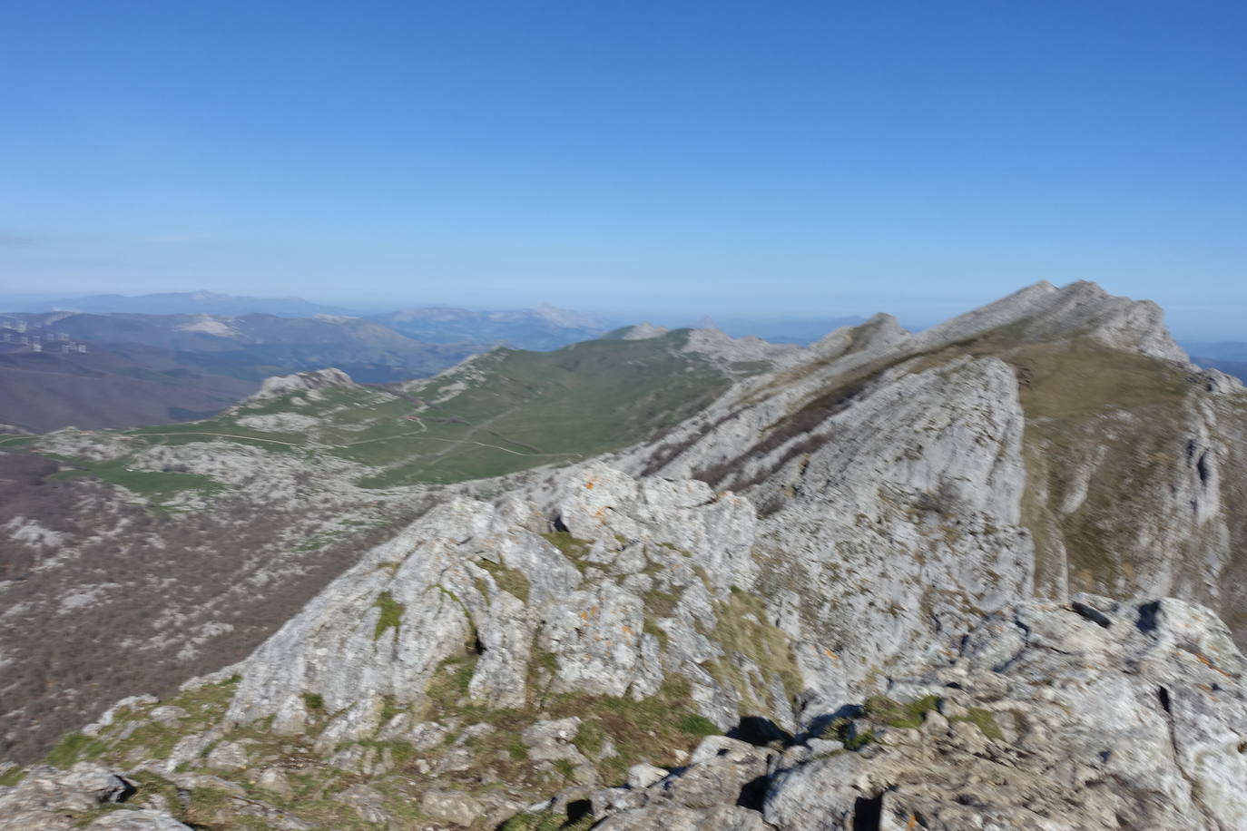 Recorrido por el Aizkorri hasta una de sus cimas, Aitxuri