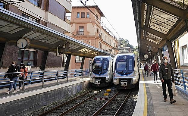 La actual estación del Topo en Pasaia está encajonada entre viviendas.