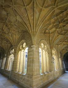 Imagen secundaria 2 - El claustro del Museo de San Telmo.