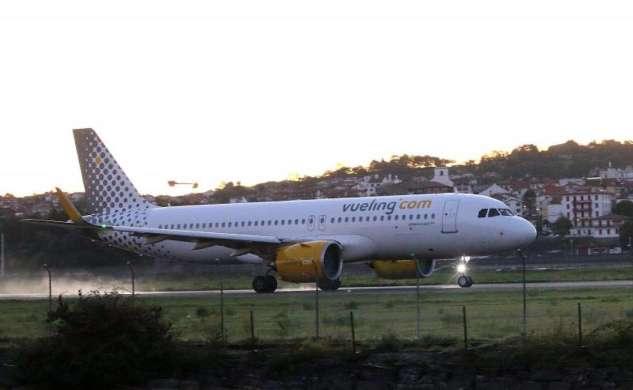 Una A-320 neo de Vueling en Hondarribia. 
