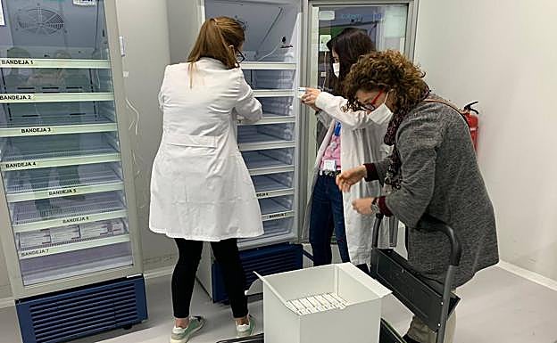 Euskadi impulsa la vacunación con los primeros viales de Janssen desde hoy