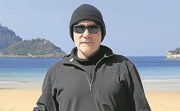 Chema Gómez, en el paseo de La Concha.