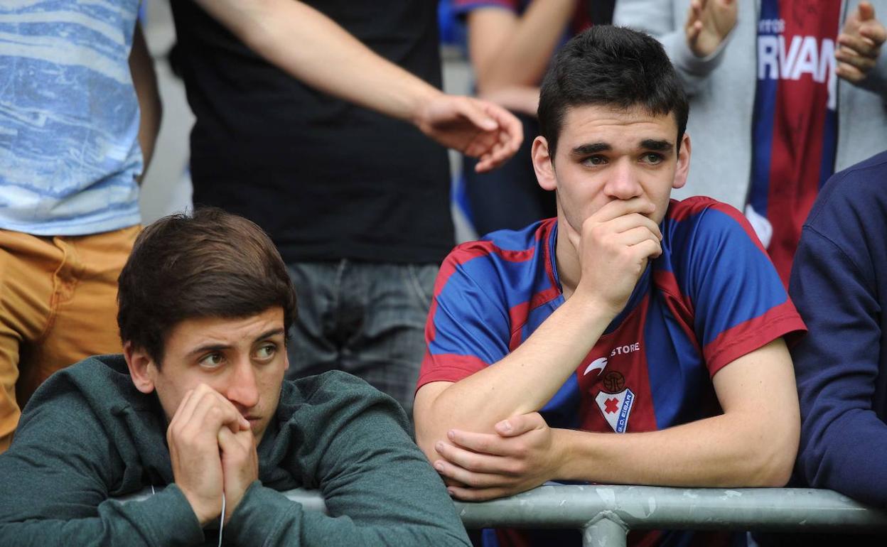 Oyarzabal el día que el Eibar bajó (luego se salvó al caer el Elche). 