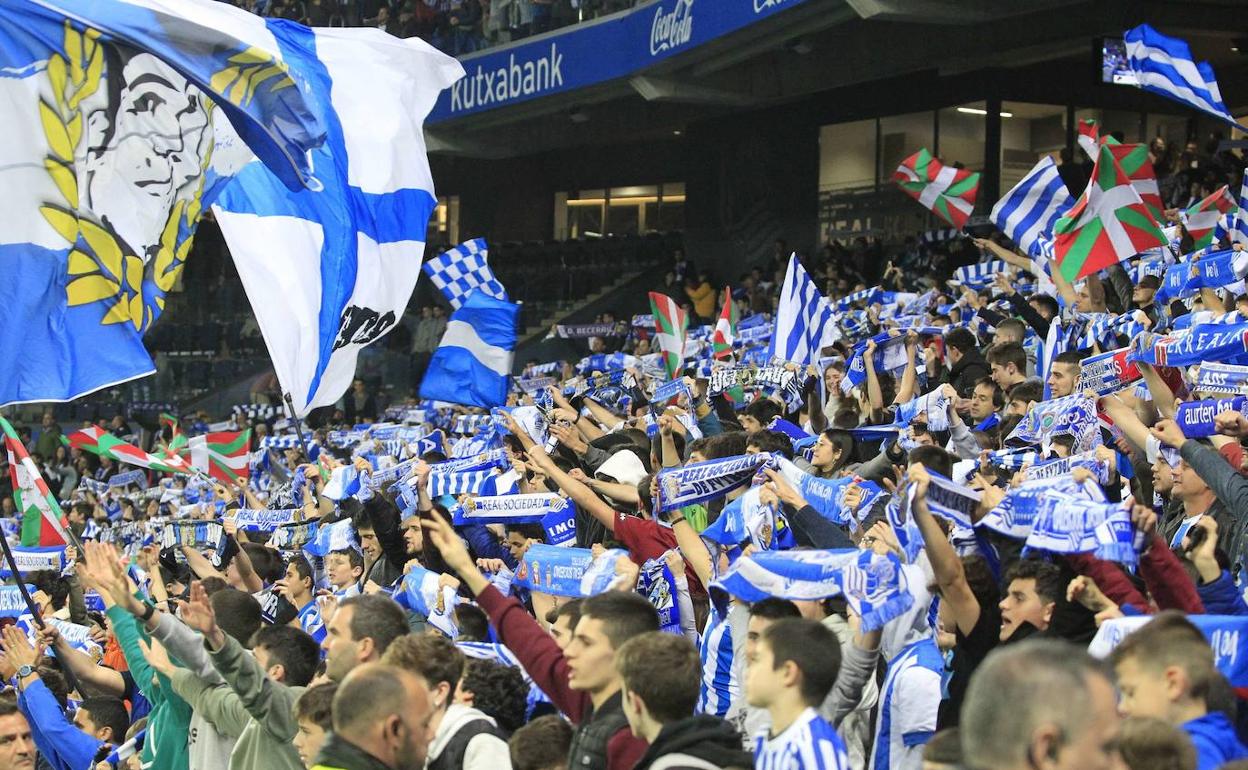 Aficionados en las gradas del Reale Arena el 28 de febrero de 2020, último partido con público antes de la pandemia. 