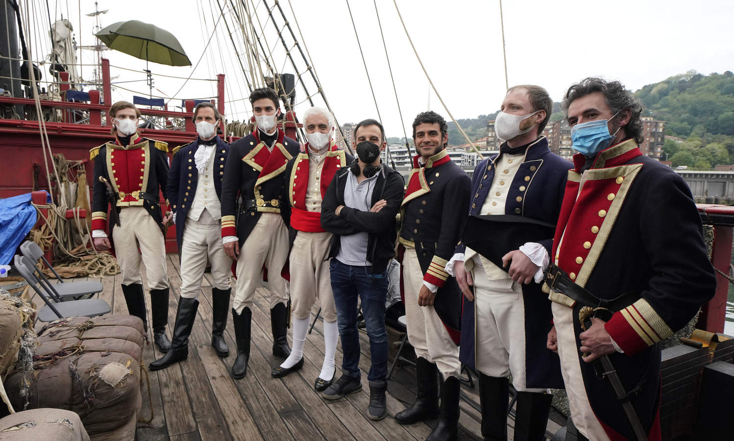 El director dirigió el lunes las últimas escenas que transcurren en el puerto de Pasaia de la serie 'La Fortuna' cuyo rodaje está a punto de finalizar. 