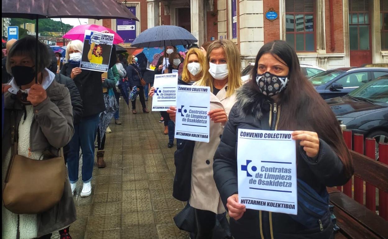 Huelga de las trabajadoras de contratas de limpieza en Osakidetza para el 28 de mayo para denunciar su situación «precaria»
