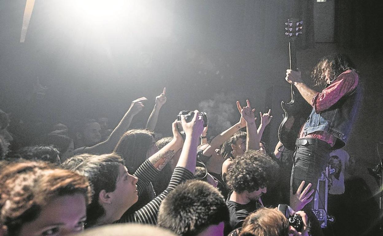 Joseba B. Lenoir Gang, en un concierto celebrado hace algunos años en la vieja normalidad. 