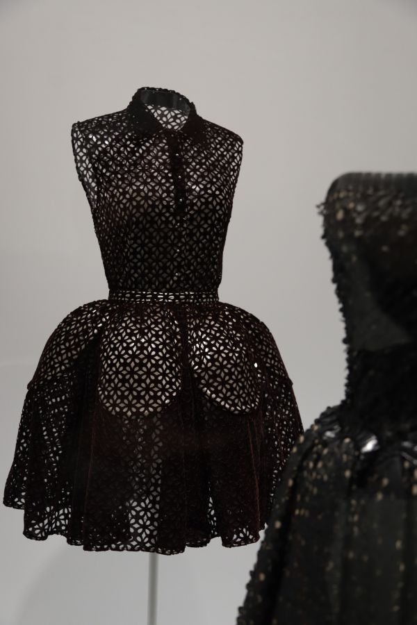 Creaciones de Alaïa y Balenciaga, nueva exposición en el museo de Getaria. 