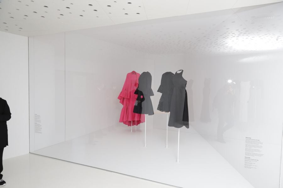 Creaciones de Alaïa y Balenciaga, nueva exposición en el museo de Getaria. 
