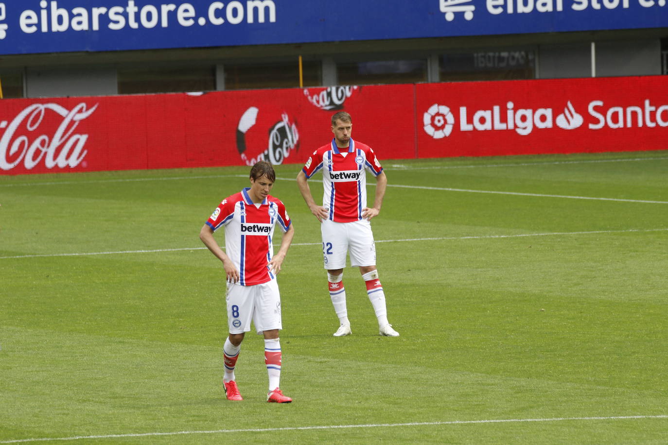 Los de Mendilibar obtienen su segunda victoria de la temporada en casa tras golear el Alavés. 