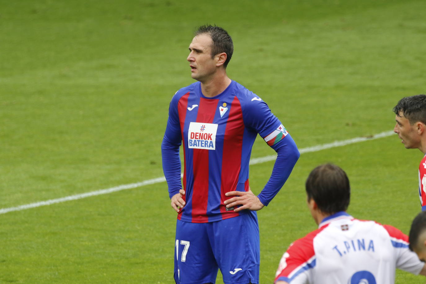 Los de Mendilibar obtienen su segunda victoria de la temporada en casa tras golear el Alavés. 