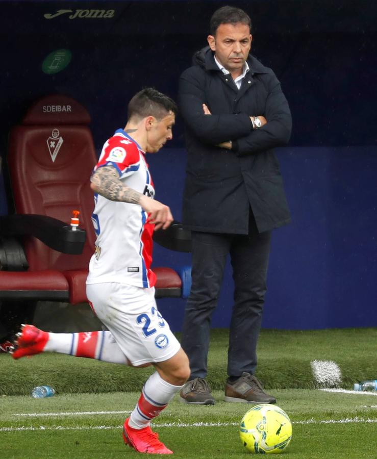 Los de Mendilibar obtienen su segunda victoria de la temporada en casa tras golear el Alavés. 