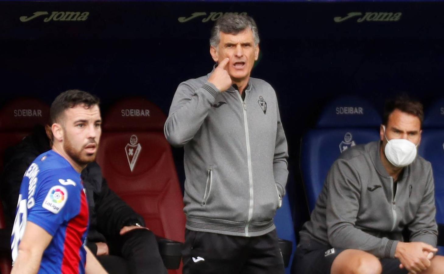 Los de Mendilibar obtienen su segunda victoria de la temporada en casa tras golear el Alavés. 