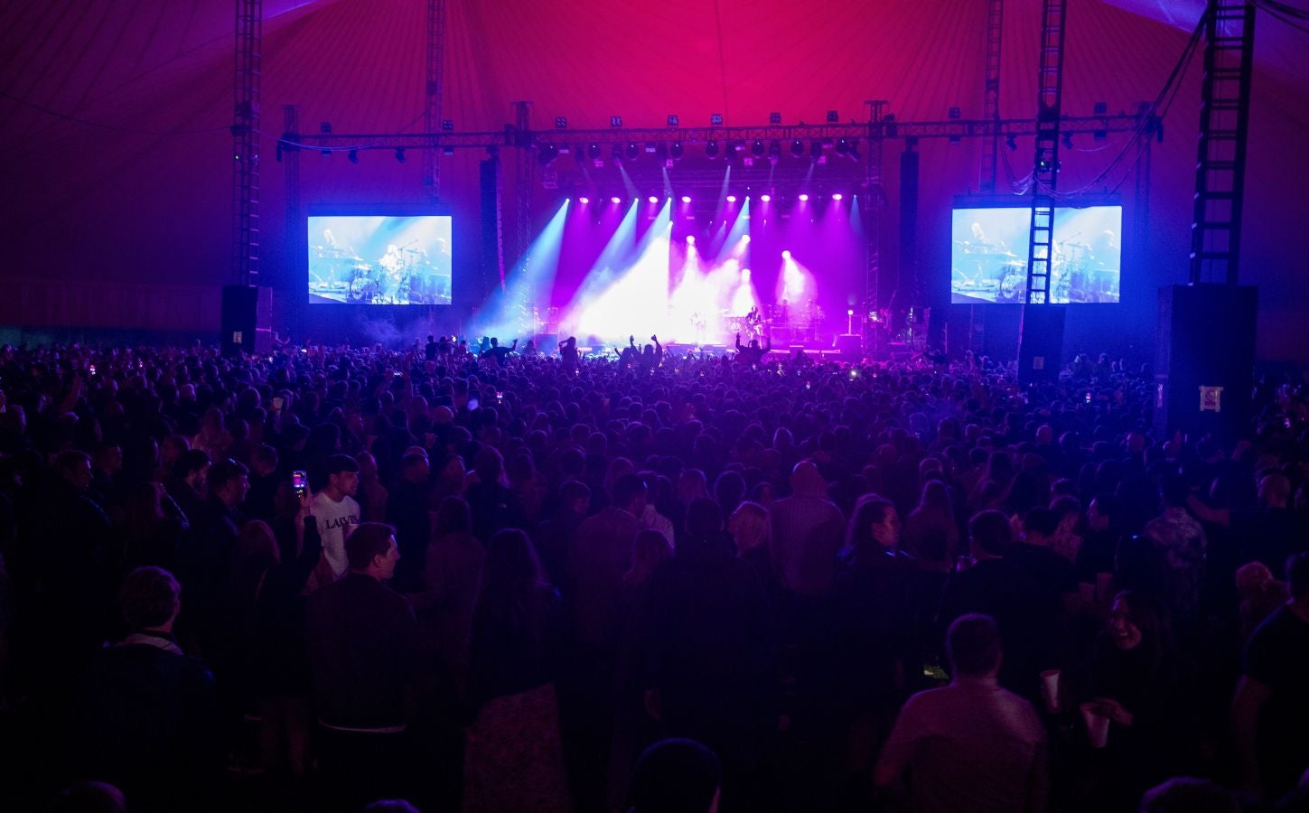 Fotos: Concierto sin mascarillas en Liverpool