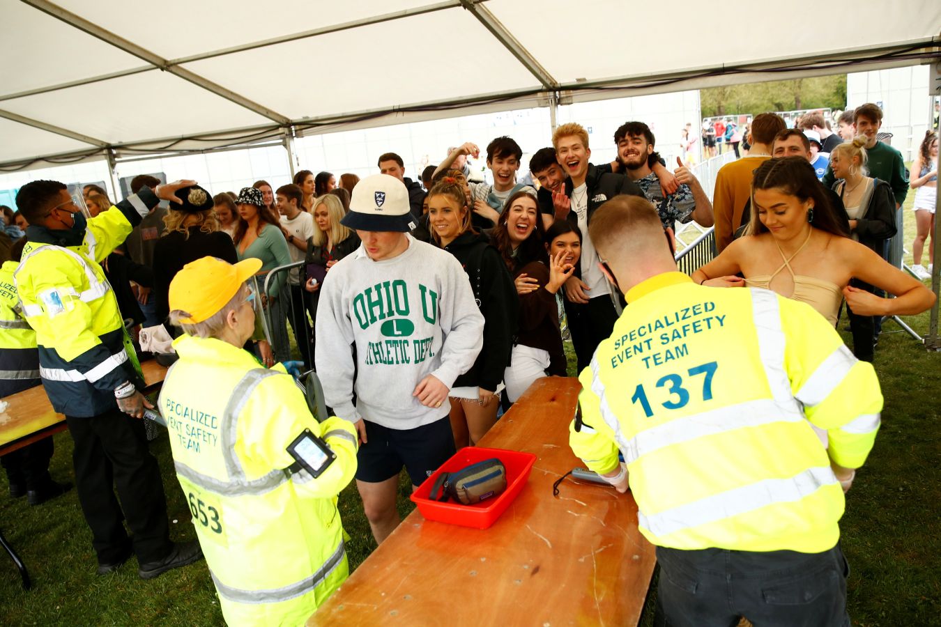 Fotos: Concierto sin mascarillas en Liverpool