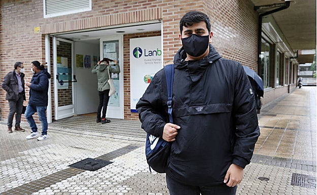 «Es mejor hacer cursos que estar en casa parado», defiende Mauricio. 
