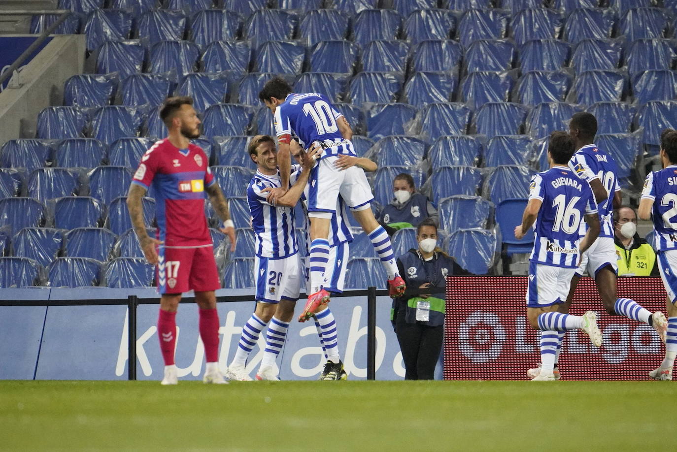 Fotos: Las mejores imágenes del Real Sociedad - Elche