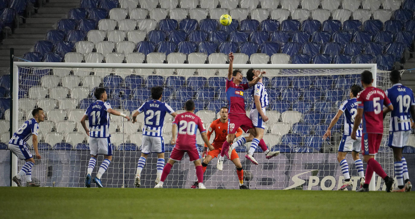 Fotos: Las mejores imágenes del Real Sociedad - Elche