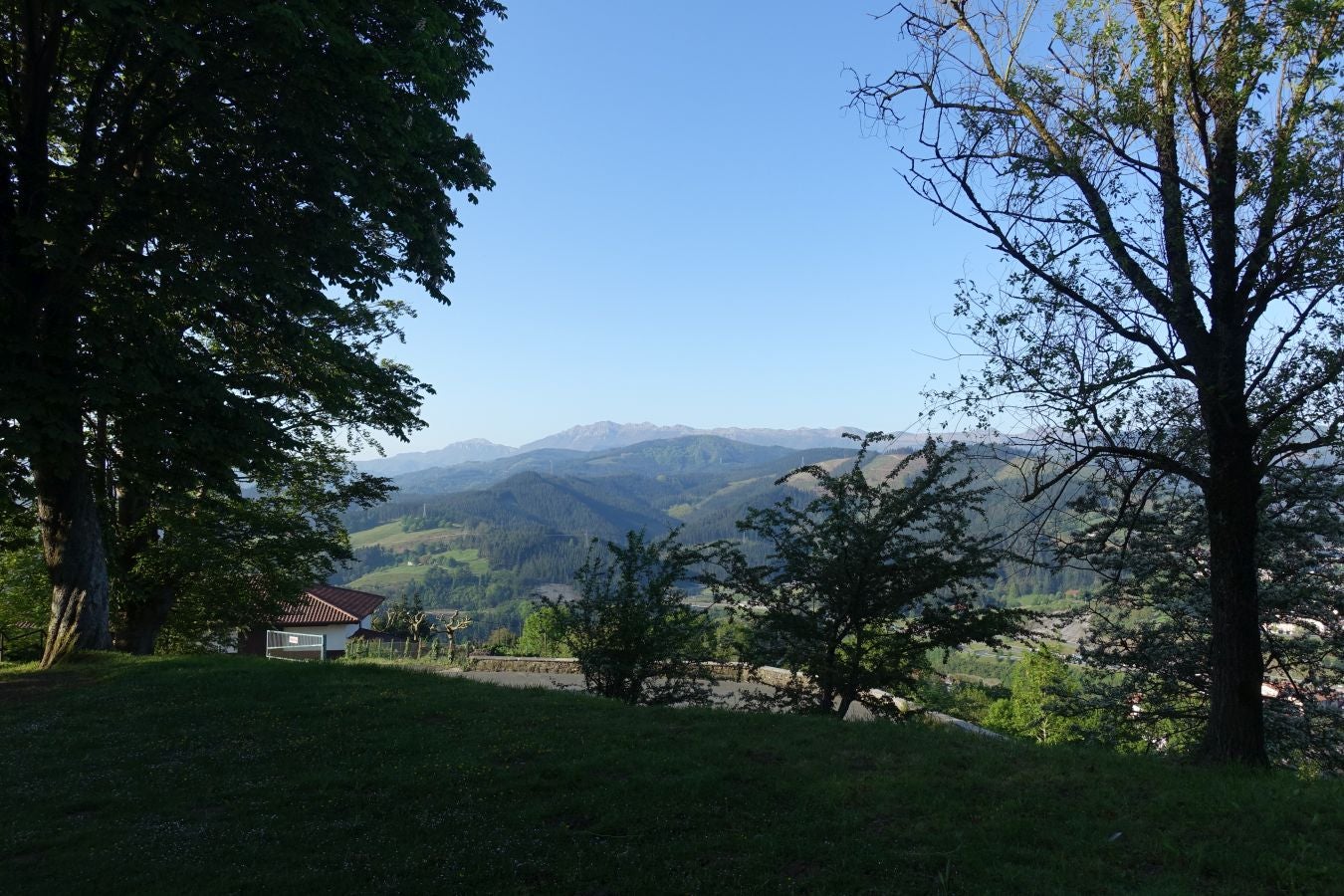 La cima del Alto Urola muestra algunas de las principales montañas de Gipuzkoa, llegando a Navarra