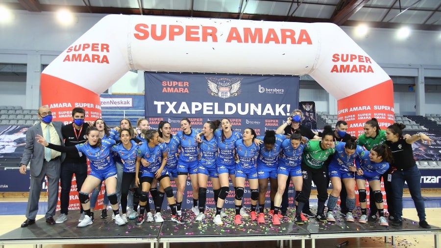 Las guipuzcoanas vuelven a levantar un título más y convertirse así por séptima vez en campeón de la Liga Guerreras Iberdrola. Para ello, solo tenían que sumar un punto, no obstante, el marcador ha terminado 30-20 para las locales. 