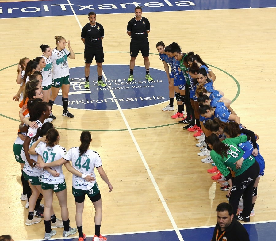 Las guipuzcoanas vuelven a levantar un título más y convertirse así por séptima vez en campeón de la Liga Guerreras Iberdrola. Para ello, solo tenían que sumar un punto, no obstante, el marcador ha terminado 30-20 para las locales. 