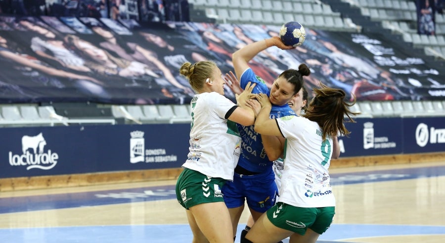 Las guipuzcoanas vuelven a levantar un título más y convertirse así por séptima vez en campeón de la Liga Guerreras Iberdrola. Para ello, solo tenían que sumar un punto, no obstante, el marcador ha terminado 30-20 para las locales. 